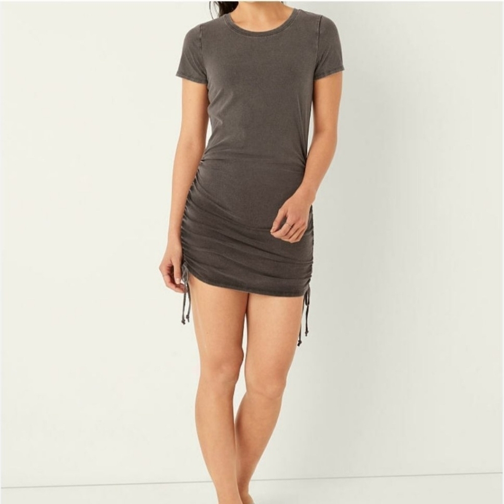 VICTORIAS SECRET PINK, SHORT SLEEVE RUCHED DRESS. XS. NEW WITH TAGS. - Picture 2 of 10